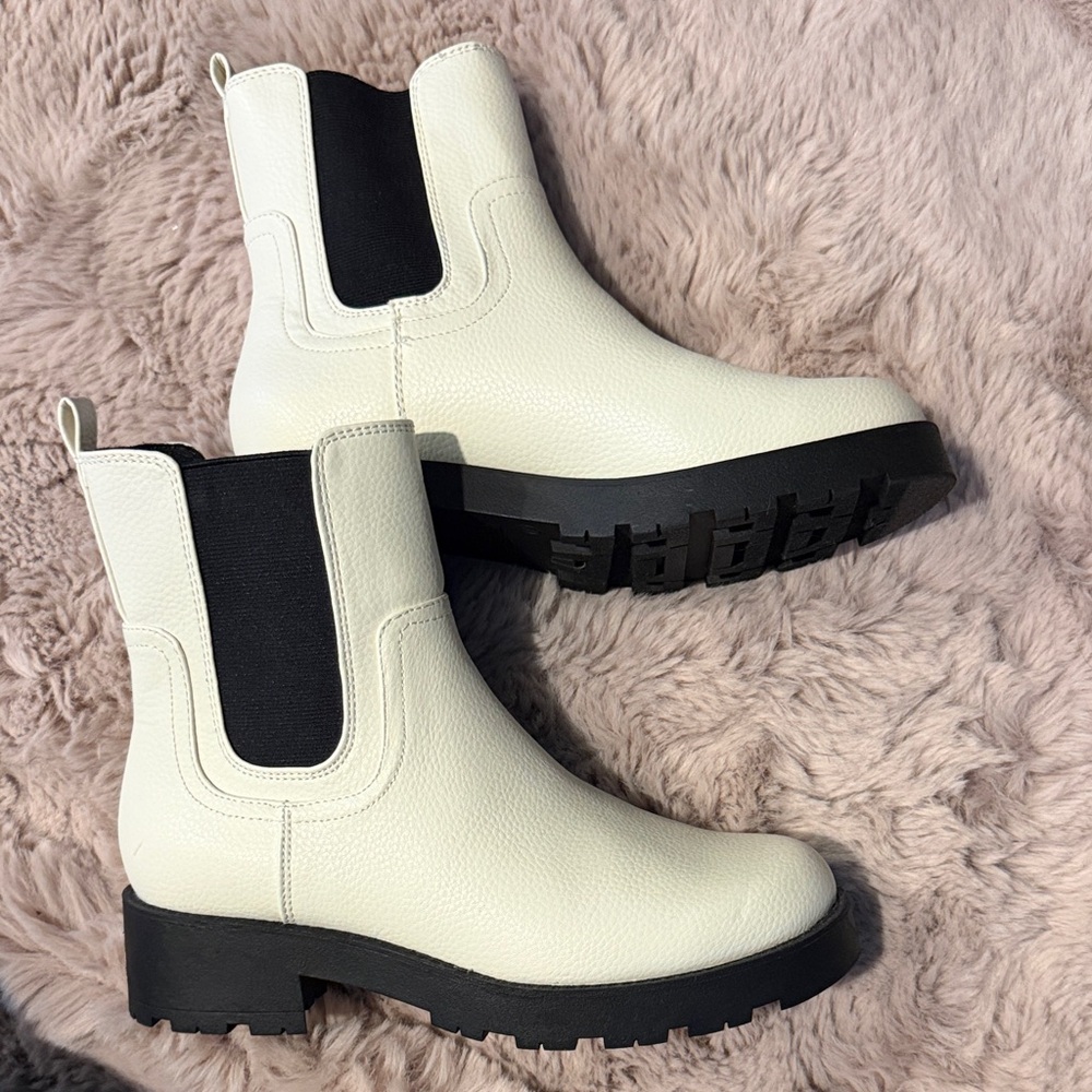 Old Navy Cream Ankle Boots with Black Accents
